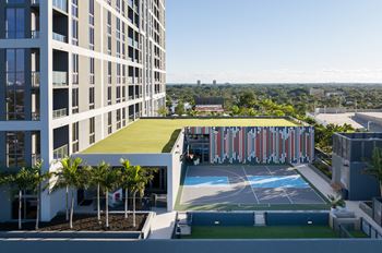 Expansive amenity roof deck